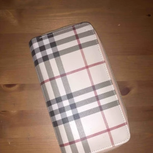  - Jättefin plånbok, aldrig använd, Frakt ingår i priset 