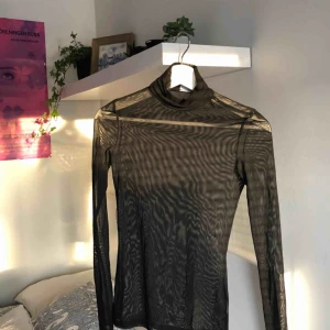  - Säljer denna meshtröja då den var för liten för mig! Kan mötas upp i Gävle, annars står köparen för frakt på 30kr! 