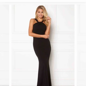  - Säljer min balklänning Användning 1 gång Storlek 38  Pris kan diskuteras vid snabb affär💫