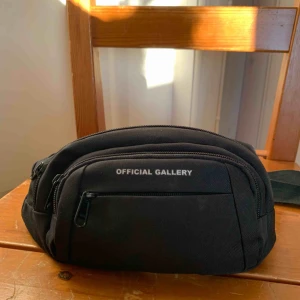  - Slutsåld magväska från Official Gallery. Kan justeras mindre och större. Frakt tillkommer 💫 