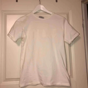  - T-shirt med tryck Priset är inklusive frakt🥳