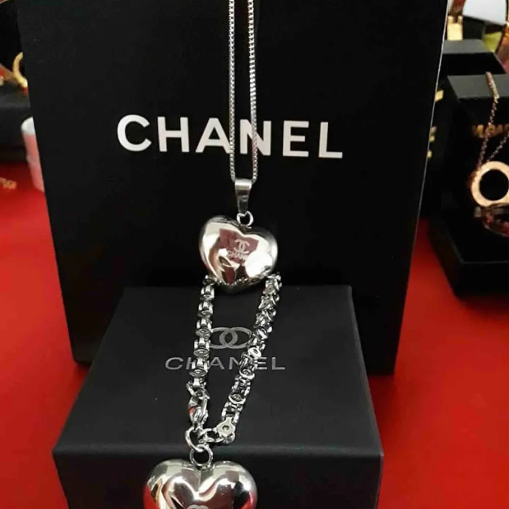 Helt ny Chanel set armband och halsband i rostfritt stål och hypoallergenic. . Accessoarer.