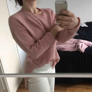  - Tjockare tröja från Gina Tricot i storlek S, möts upp i Uppsala annars står köparen för frakten