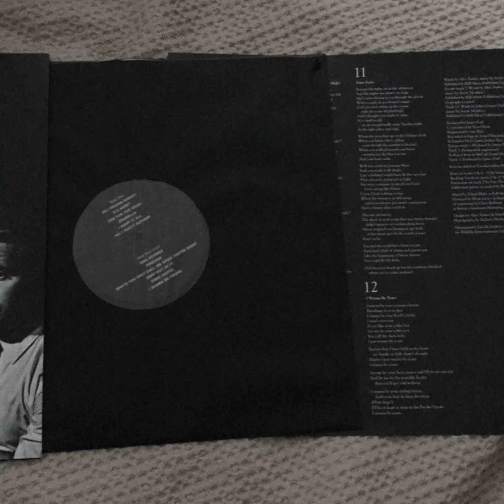Arctic Monkeys AM Lp. Köpt på Sister Ray’s skivbutik i SoHo, London. Möts i Örebro eller skickar, köparen står frakt isåfall.. Övrigt.