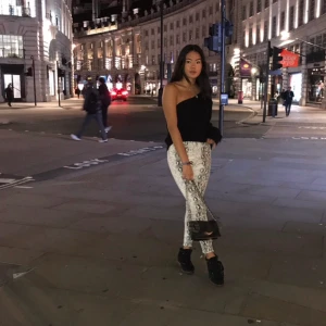 Ormskinnsbyxor  - Säljer mina älskade jeans med ormskinnsmönster!! Knappt använda 