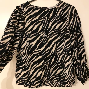 Kappahl topp - Oanvänd topp från kappahl. 