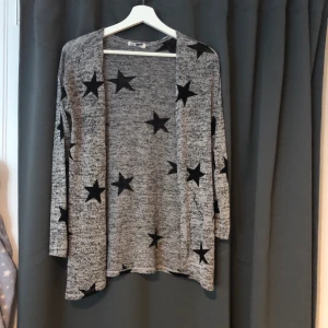 Kofta - Säljer denna kofta , fint skick! Använd 1-2 ggr