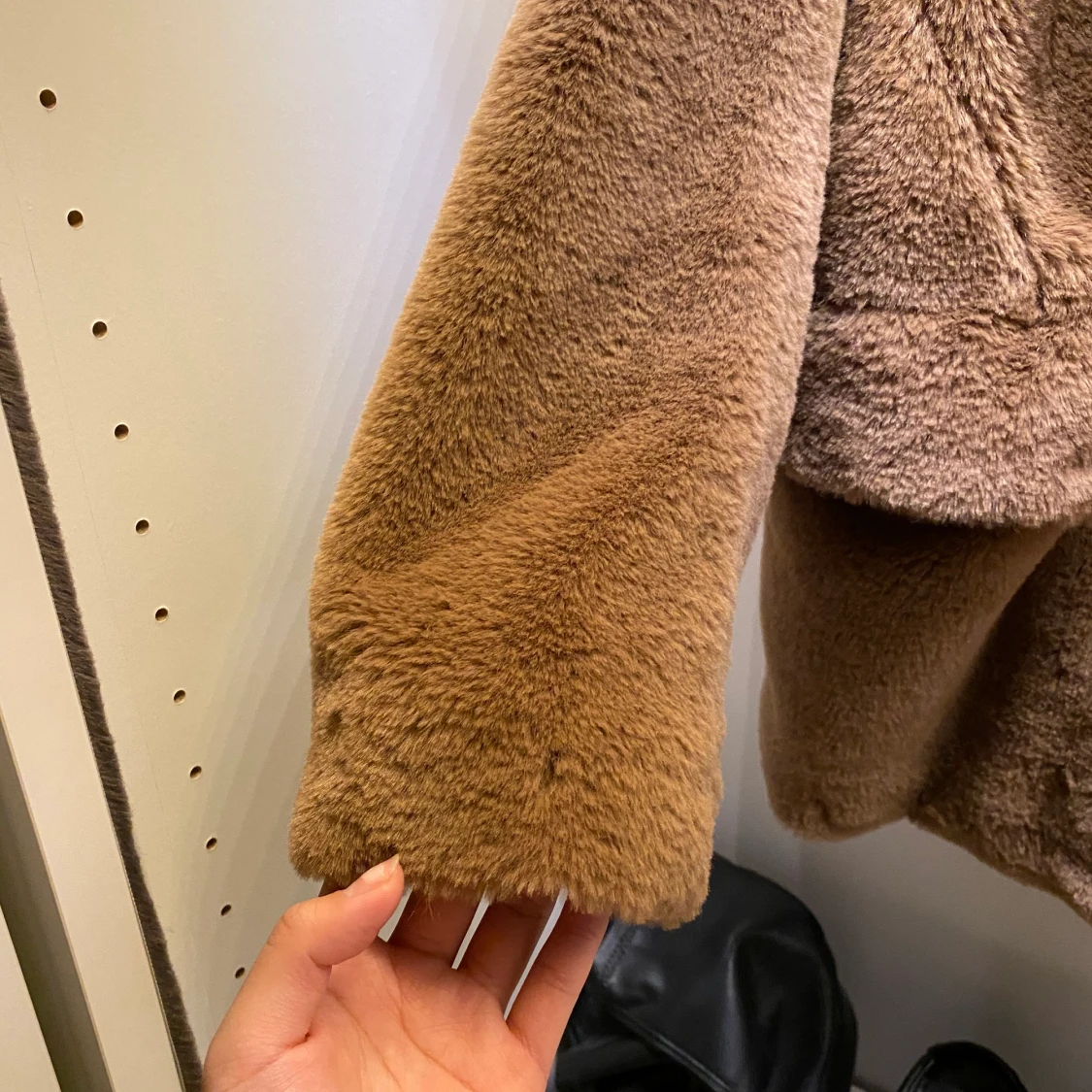 Brun fluffig pälsjacka  - 91