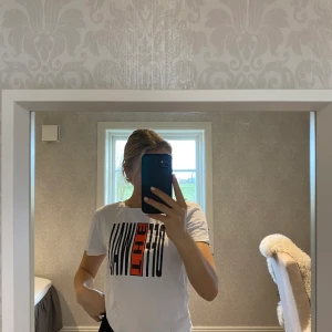 Vans t-shirt  - Något kortare modell