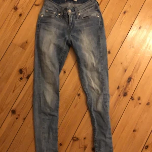Levis Jeans storlek xs - Levis jeans storlek xs,säljer billigt eftersom dem inte kommer till användning. Köparen står för frakt. 