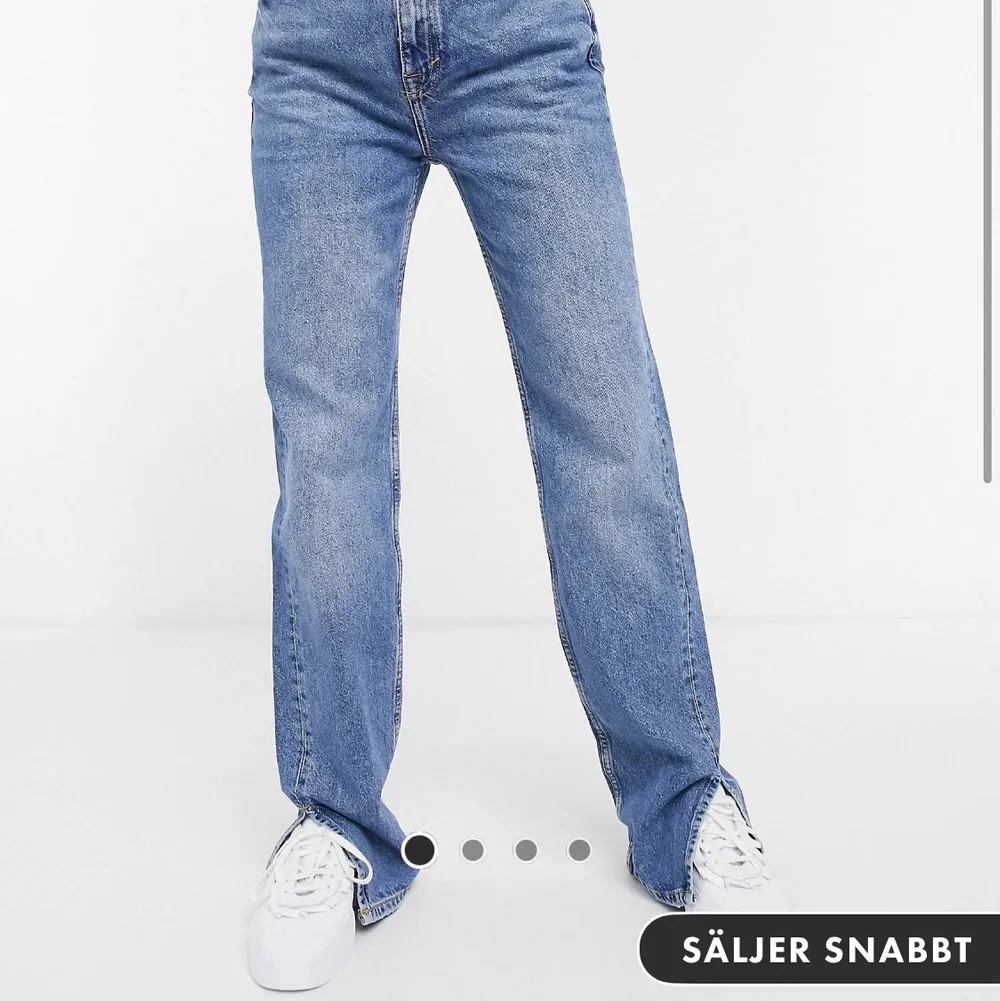 Intressekoll på dessa sjukt snygga jeans från pull&bear!  Helt slutsålda i storlek 36 på ASOS där jag beställde dem✨ de är oanvända med lappen kvar!. Jeans & Byxor.