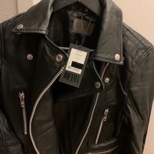 Jofama skinnjacka  - Jofama jacka aldrig använd, prislapp kvar. Modell Katja. Storlek small 