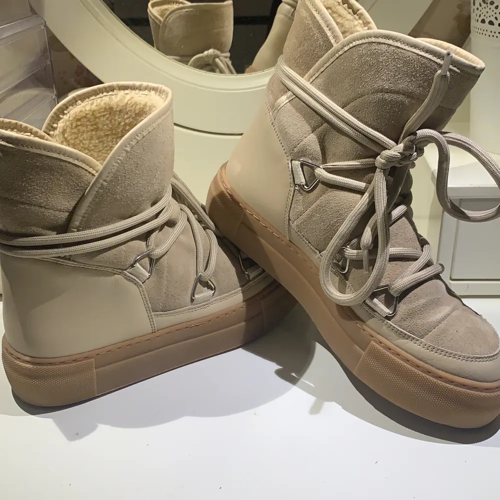 Skor från & other Storfors. Köpte för 1500kr skor som liknar inukkii. Säljer eftersom jag inte har fått användning för dem. Buda. Skor.