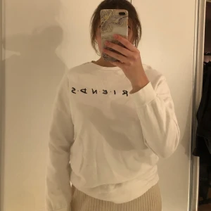 Friends sweater - (Köpare står för frakten)