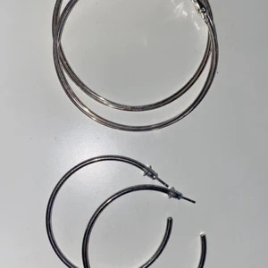 Örhängen - Fina silvriga örhängen som tyvärr inte kommer till användning längre💗💗30kr styck