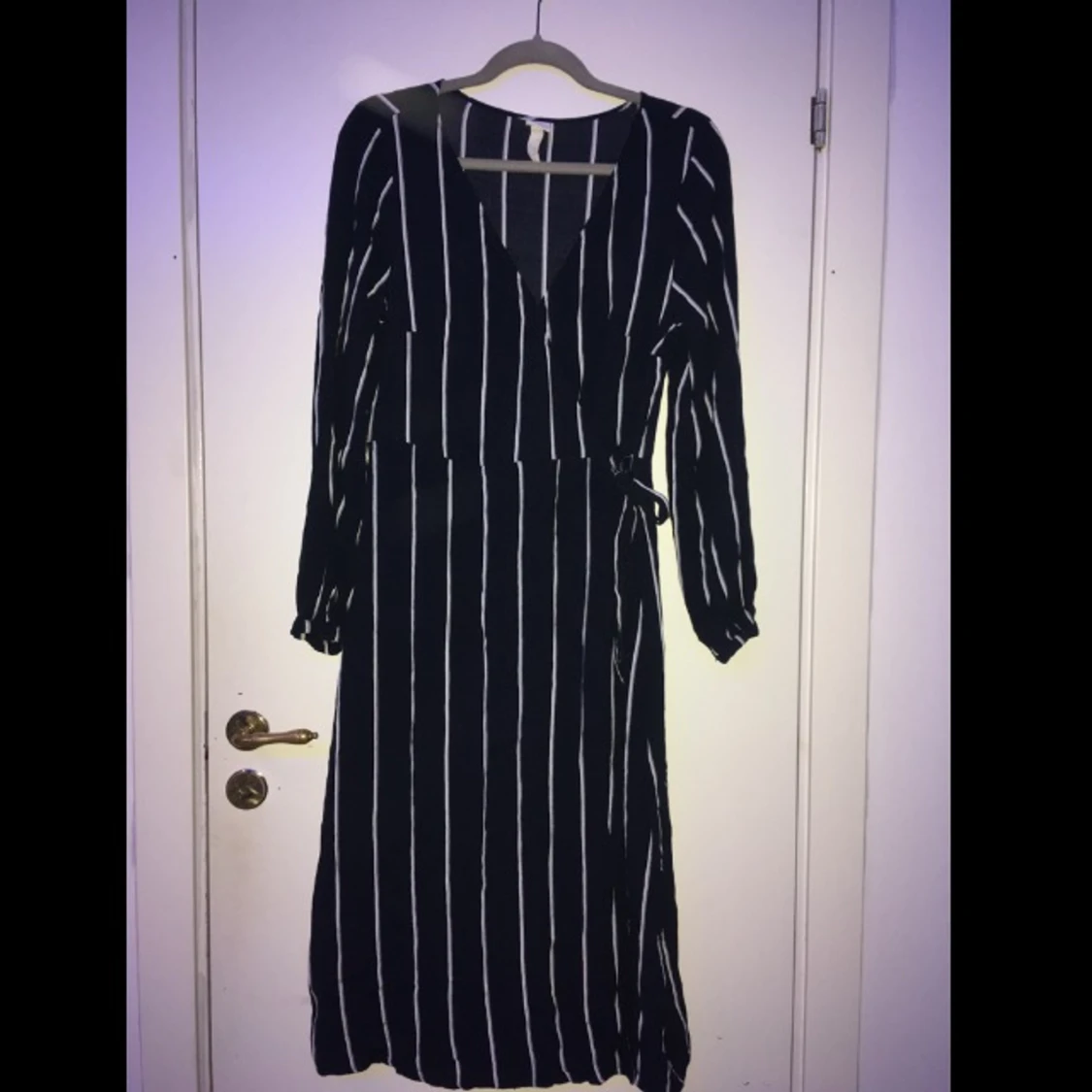 KLÄNNING MED KNYTNING