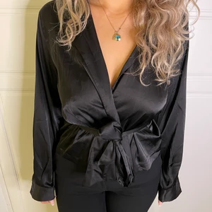 Blus - En fin blus ifrån BikBok i storlek S Men passar även XS och M! Minst 80kr+frakt!