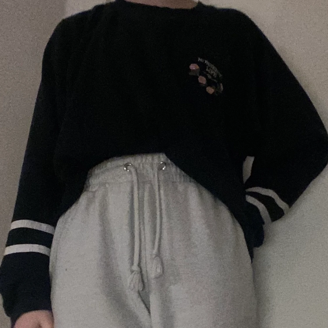 Svart tröja med detaljer  - 90