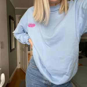 Junkyard oversized sweatshirt - JÄTTEcool och populär oversized tröja ifrån Junkyard!!😍 Storlek S men den är som sagt väldigt oversized! Jättebra skick då den knappt är använd!💓