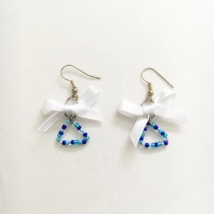 Örhängen - Handgjorda örhängen💙