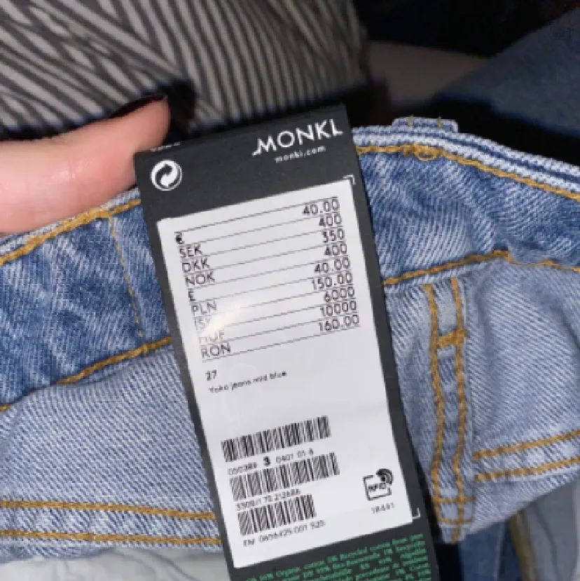 Säljer monkis populära Yoko jeans då ja råkade köp en storlek för stora! Använda ca 3 ggr, tvättade 1 gång. Skriv i dm om för bilder. Köparen betalar för frakt!. Jeans & Byxor.