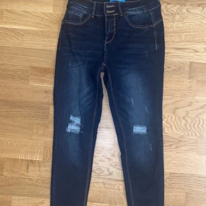 Fashion Nova jeans - Storlek  US 3, ny skick 