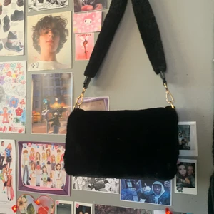 Päls väska  - Päls väska helt oanvänd 🦋