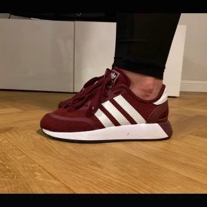 Adidas skor dam - Nästan helt oanvända adidas skor i strl 38