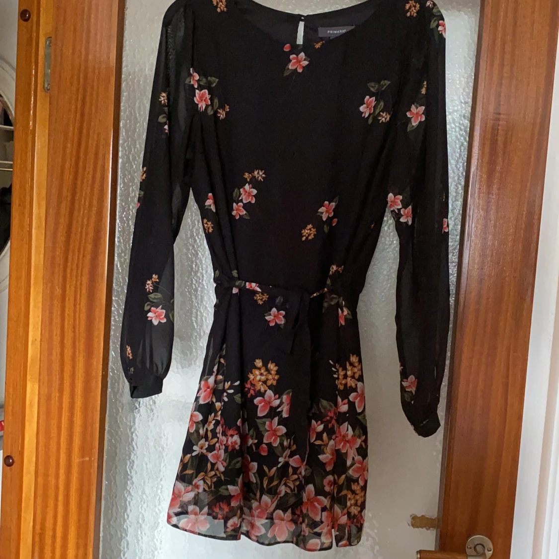 Blommig klänning strl. 46