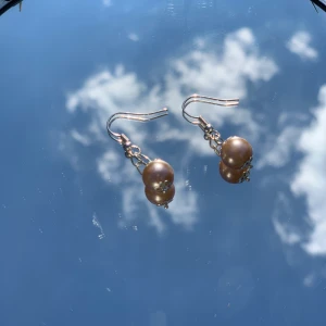 Örhängen  - Fina hemmagjorda örhängen💖 40kr inkl frakt kan göras i flera färger 🥰