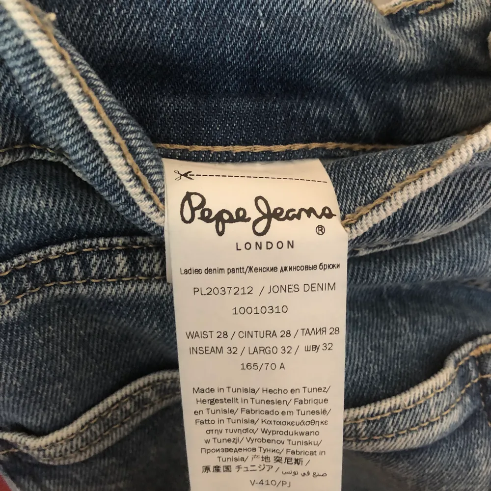Utsvänga jeans från Pepe, knappt använda! W28 L32. Nypris: 1299kr. Frakt 60kr (spårbar). Jeans & Byxor.