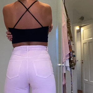 Snygga Flare Byxor fr Stories - Rosa, balla flarebyxor från & Other Stories, inhandlade i somras och använda 1 gång! Supersnygga på, man får bra rumpa och de sitter fint. Nypris ca 700. 🌸🌸🌸