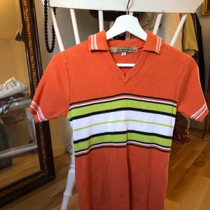 70s vibe tröja! - Säljer denna skit fina 70s vibe tröjan. Väldigt unik! Perfekt till hösten! I storlek M men passar på mig som vanligtvis är S. 150kr inklusive frakt<33