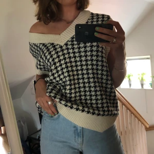 Tröja  - En svin snygg tröja som är i princip oanvänd 