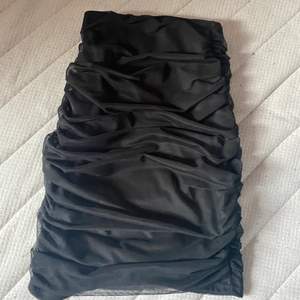 SKIT SNYGG svart kjol som tyvär inte passar mig🖤 80kr och då ingår frakt , Skulle säga att st är xxs/xs