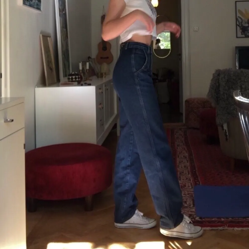 Mörkblå vintage Rocky Mountain jeans. Jätte bra passform. Väldigt sköna för att vara jeans. Buda!🥰. Jeans & Byxor.