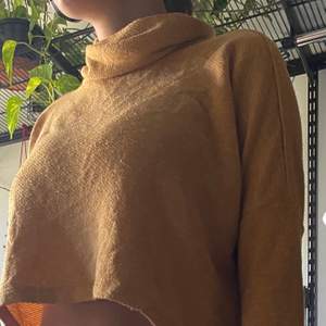 Mysig orange/fil turtleneck tröja från bikbok, perfekt till hösten🍁 frakt ingår ej💕