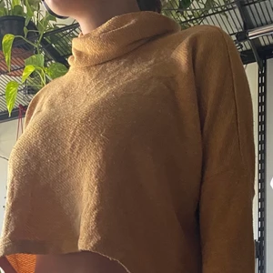 Orange/gul turtleneck tröja - Mysig orange/fil turtleneck tröja från bikbok, perfekt till hösten🍁 frakt ingår ej💕