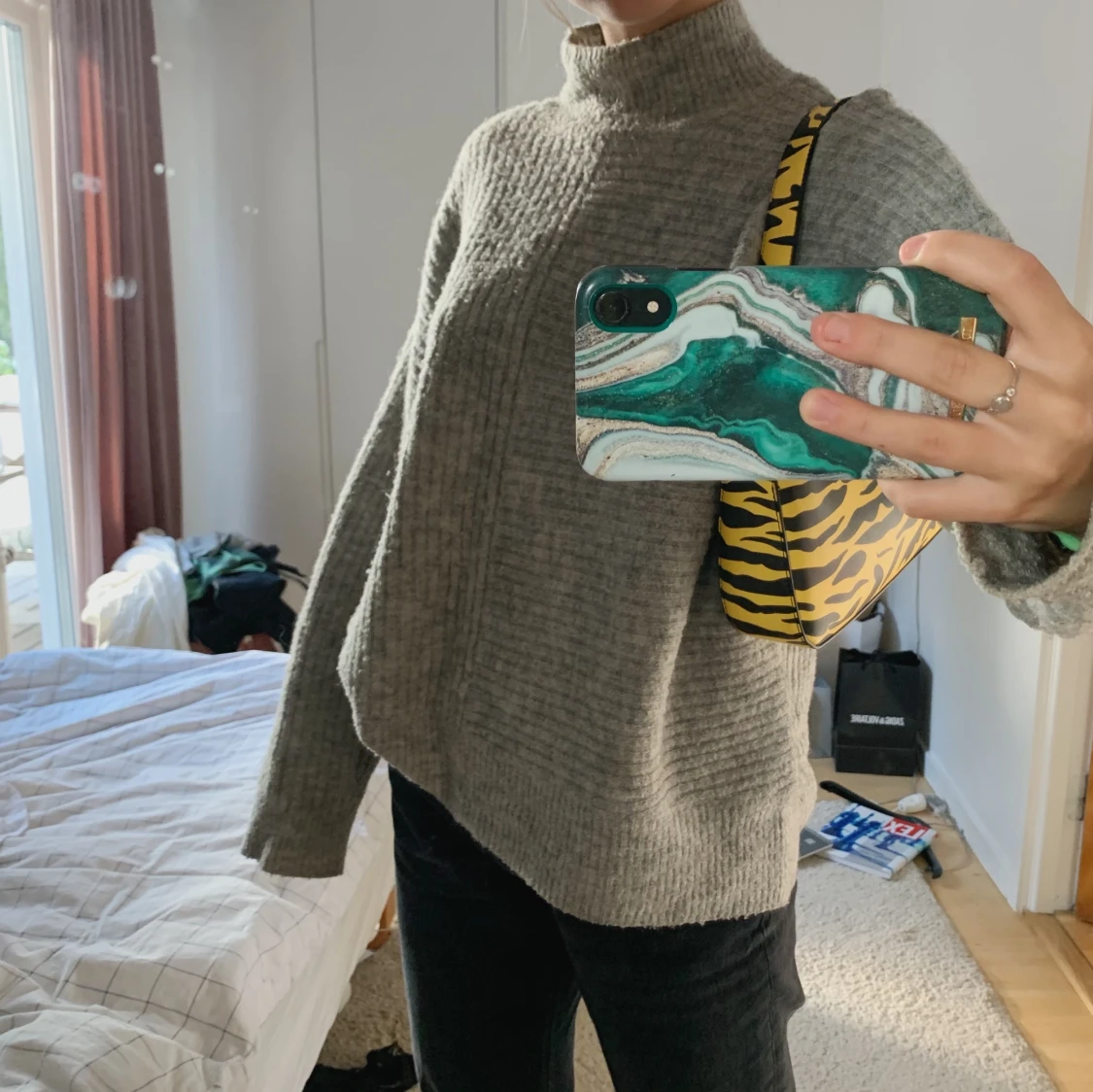 Grå stickad tröja  - 90