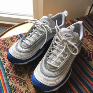  - Nike air max 97. Knappt använda. Köpte dom för 1900kr men de står bara i hallen så därför säljer jag dom. 