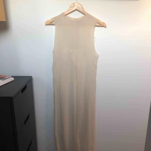  - Beige tunika/blus från HM trend. 