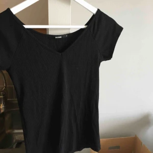  - Skön T shirt från Bik Bok. inte använd många gånger. 