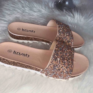  - Oanvända luxury tofflor som inte har kommit till användning , frakt ingår 🌸✨