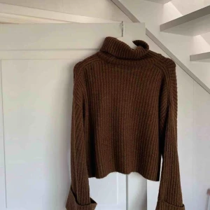  - Super skön och mysig tröja från GinaTricot. Aldrig använd, säljer för 150kr. 