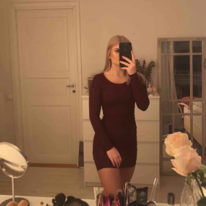  - Tight klänning från new yorker, köpt för ett tag sen men använd endast en jul.  +20kr frakt