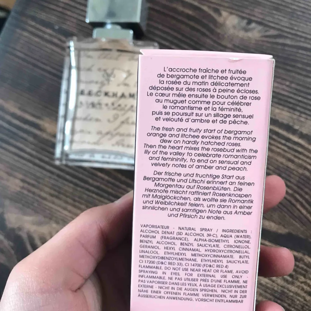 Två parfymer som aldrig kommer till användning. Beckham parfymen är lite använd och saknar förpackning. Den andra är helt oanvänd! Luktar gott båda två! ✨50ml i den första parfymen och 30ml i den andra🌹. Accessoarer.