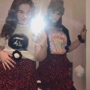  - Världens snyggaste kjol säljs nu då den e lite liten på mig! Skynda fynda, i nyskick🥵 Frakt:55kr 