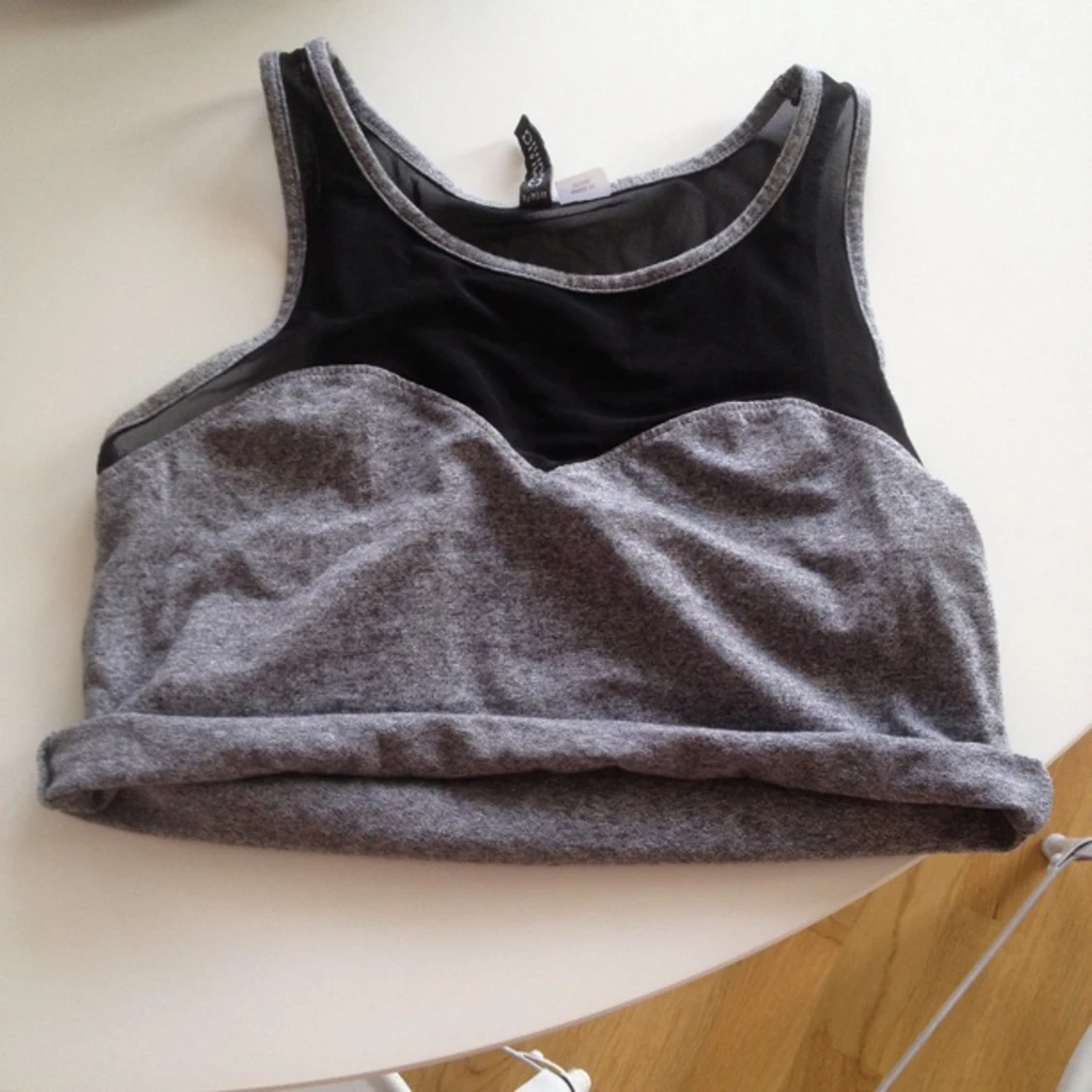 En topp från H&M i storlek 36. - 1407316727