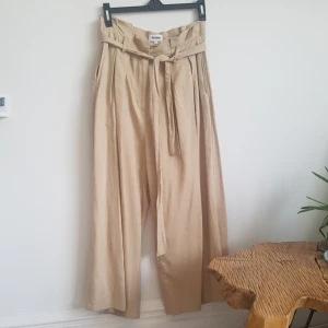  - Byxor från weekday, använda en gång!!