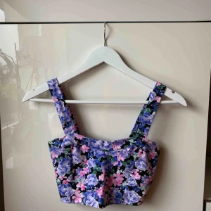  - Multifärgad sommartop från Forever 21! Använd 1 gång! Frakt tillkommer!